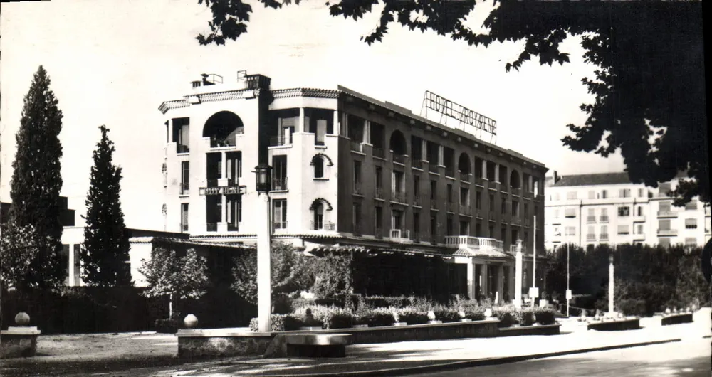 Hôtel du Roy René — Aix-en-Provence — editor AIX-EN-PROVENCE Hôtel du Roy René - Anverso