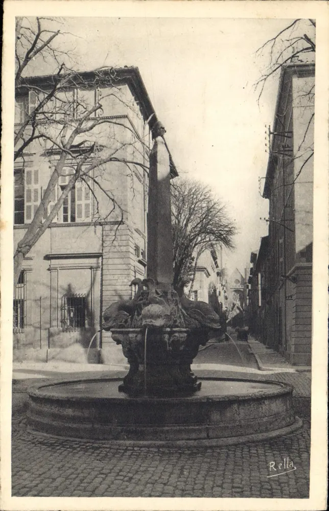 Aix-en-Provence — Fontaine des Quatre-Dauphins — Rella - Vorderseite