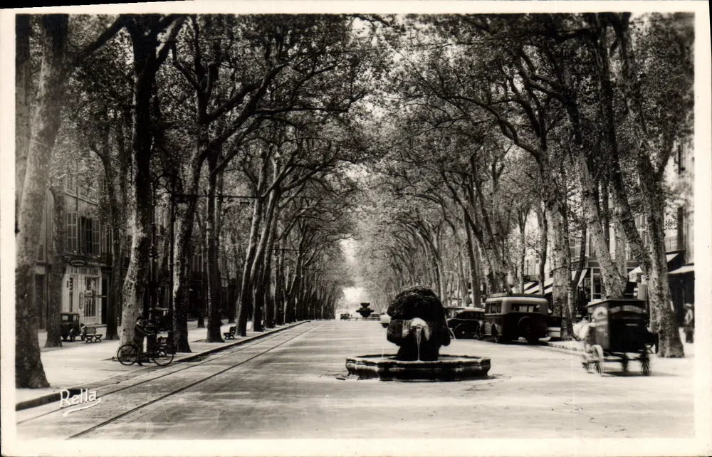 Aix-en-Provence — Avenida dos Plátanos com fonte — Rella - Frente