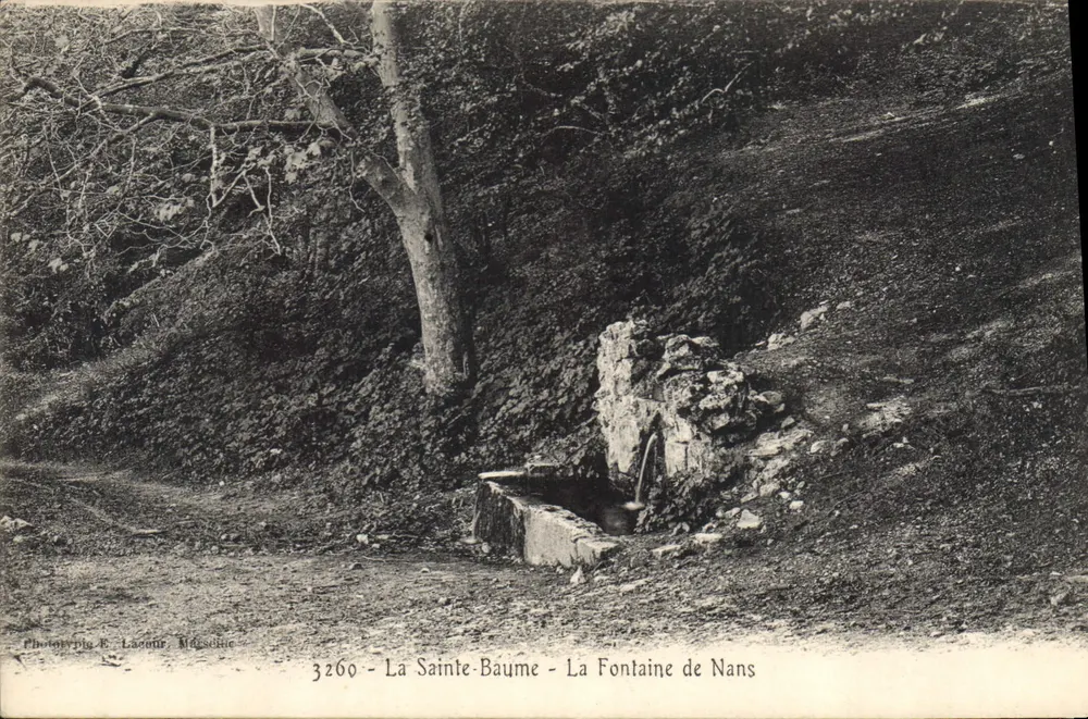 La Sainte-Baume - La Fontaine de Nans — Photographie E. Laoune, Massole — n° 3200 - Recto