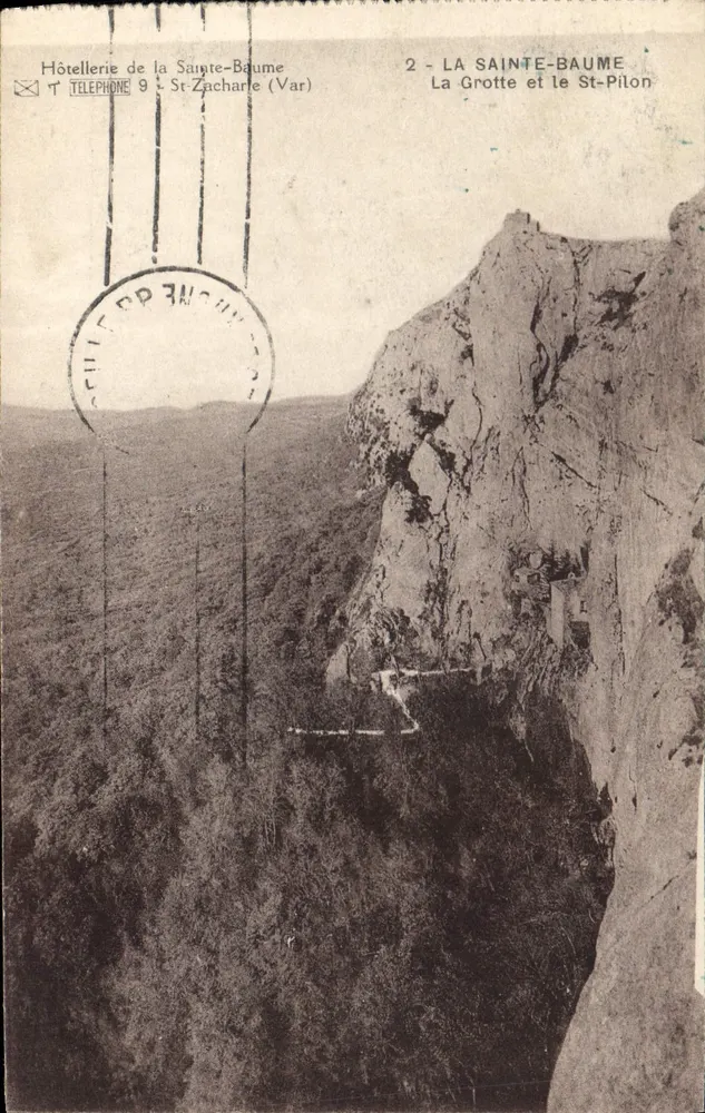 Santa-Baume — A Gruta e o Santo Pilon — Hôtellerie de la Sainte-Baume, St-Zacharie (Var) - Frente