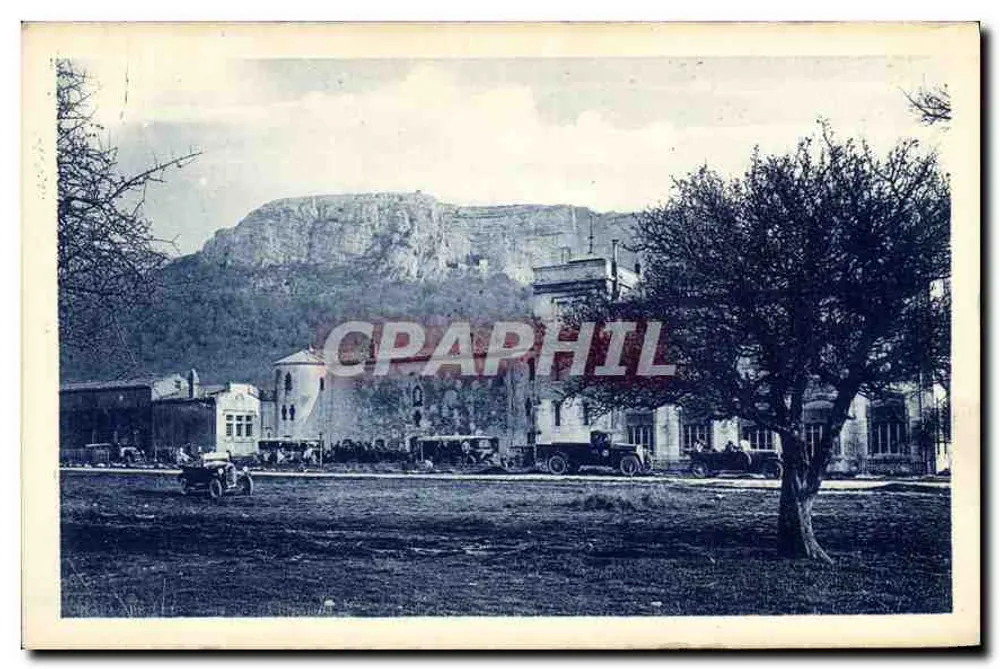 La Sainte-Baume — Vue du village avec montagne en arrière-plan — HOTELLERIE de la Sainte-Baume - Recto