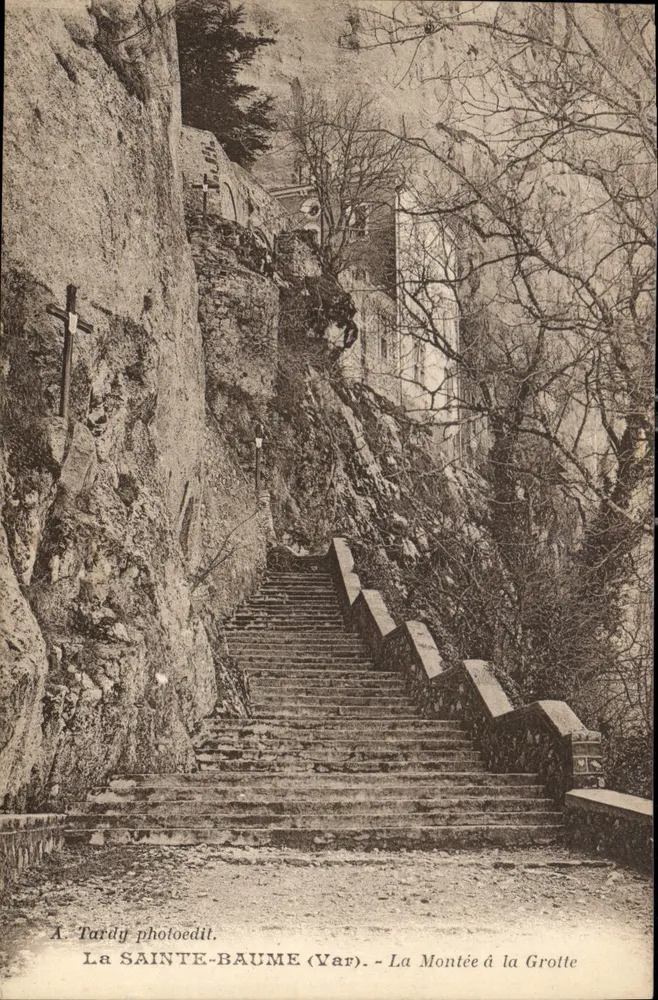 La Sainte-Baume (Var) — La Subida a la Cueva — A. Tardy photoédit. - Anverso