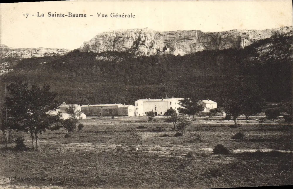 La Sainte-Baume — Vista Geral — Hotellerie de la Sainte-Baume - Frente
