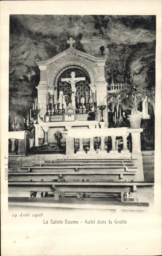 A Santa Baume - Altar na Gruta — cliché L.F. — datado 19 de agosto de 1908 - Frente
