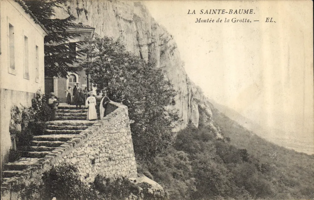 La Sainte-Baume — Subida da Grotta — EL. - Frente