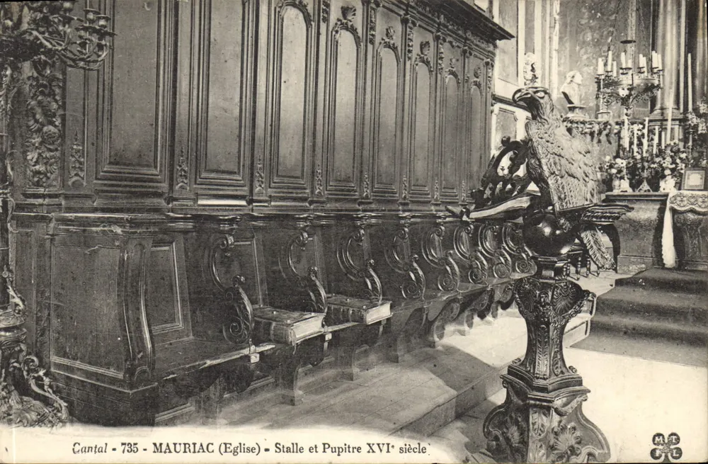 Mauriac (Cantal) - Kirche - Bänke und Predigerpult 16. Jahrhundert - Vorderseite
