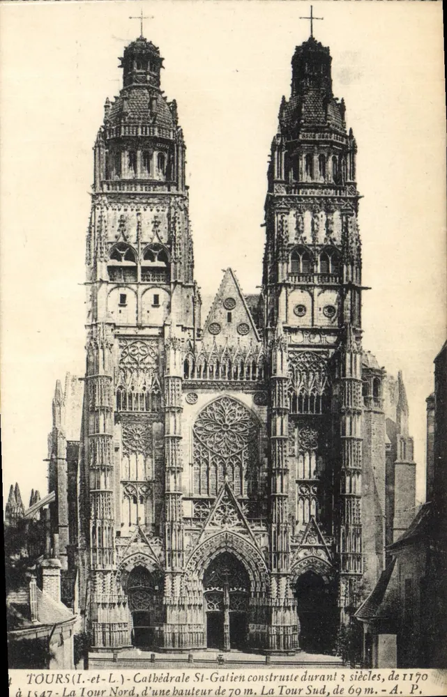 Tours (I.-et-L.) - Catedral São Gatien - Tours (I.-et-L.) - A Torre Norte, com altura de 70 m. A Torre Sul, de 69 m. - A. P. - Frente
