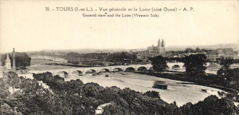 Tours (Loire) — Allgemeiner Blick und die Loire (Westseite) — A.P. - Vorderseite