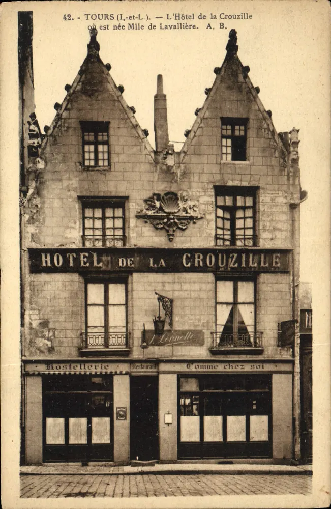 Tours (Loire-et-Loire) — O Hotel da Crouzille, onde nasceu a Srta. de Lavallière — A. B. - Frente