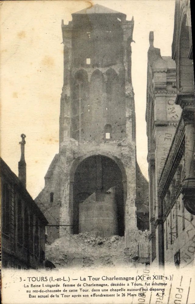 Tours (I.-et-L.) — A Torre Charlemagne (séculos XI e XII) — Estado atual após seu colapso em 26 de Março de 1928 - Frente