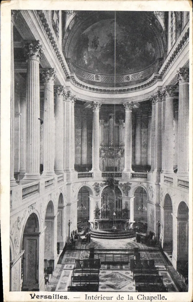 Versailles — Interior da Capela. - Frente