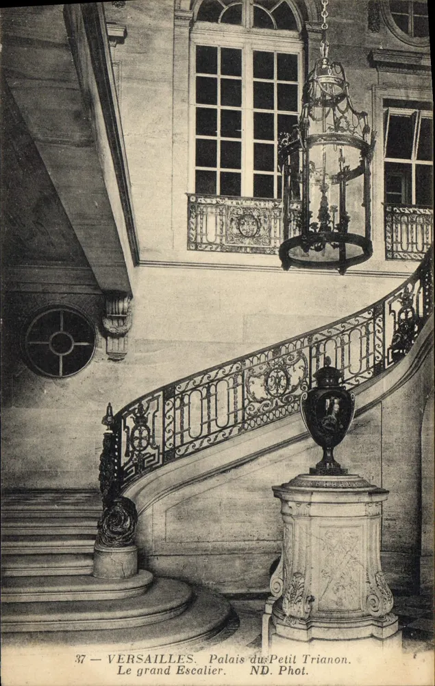 Versailles — Schloss Petit Trianon. Der Große Treppenaufgang — ND. Foto n°37 - Vorderseite