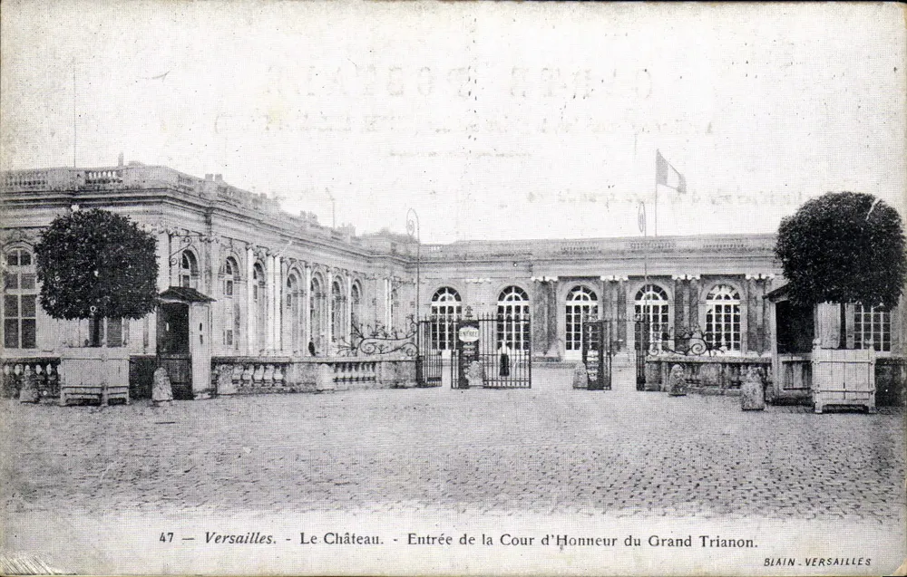 Versailles - Das Schloss - Eingang zur Cour d'Honneur des Grand Trianon — Blain, Versailles - Vorderseite