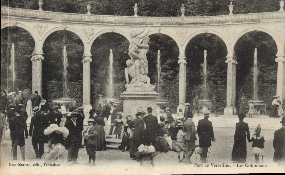 Parque de Versailles — As Colunatas — Mme Moreau, edit., Versailles - Frente