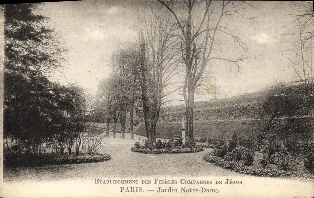 Jardim Notre-Dame — Estabelecimento das Fidelíssimas Companheiras de Jesus — Paris - Frente