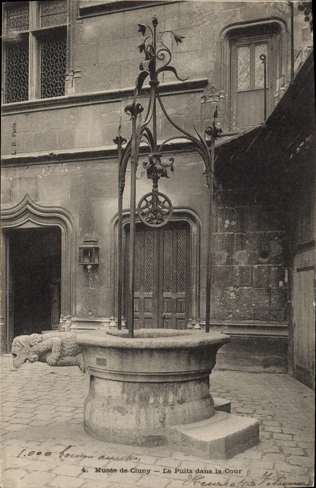 Museu de Cluny — O Poço na Cour — L. D. Paris, n°4 - Frente
