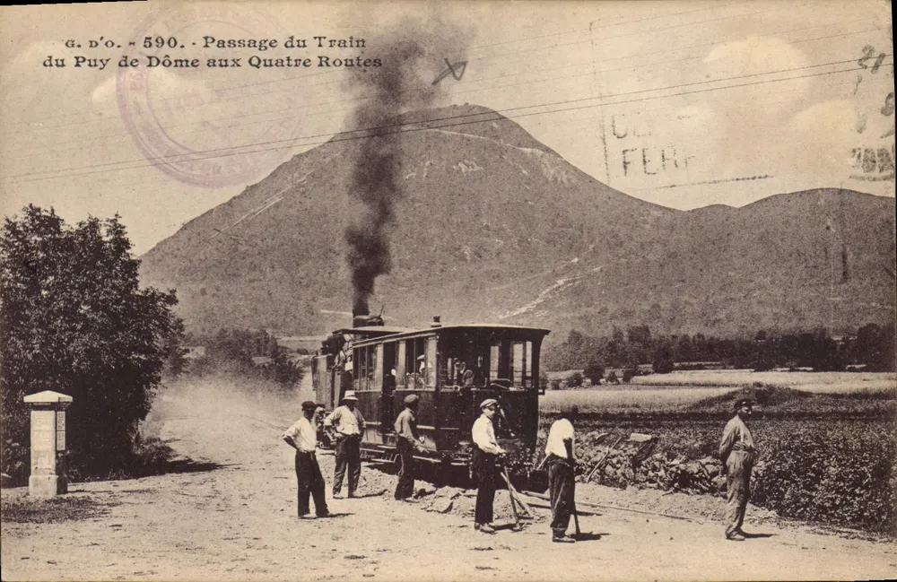 Passage du Train du Puy de Dôme aux Quatre Routes — G. d'O. n°590 - Recto