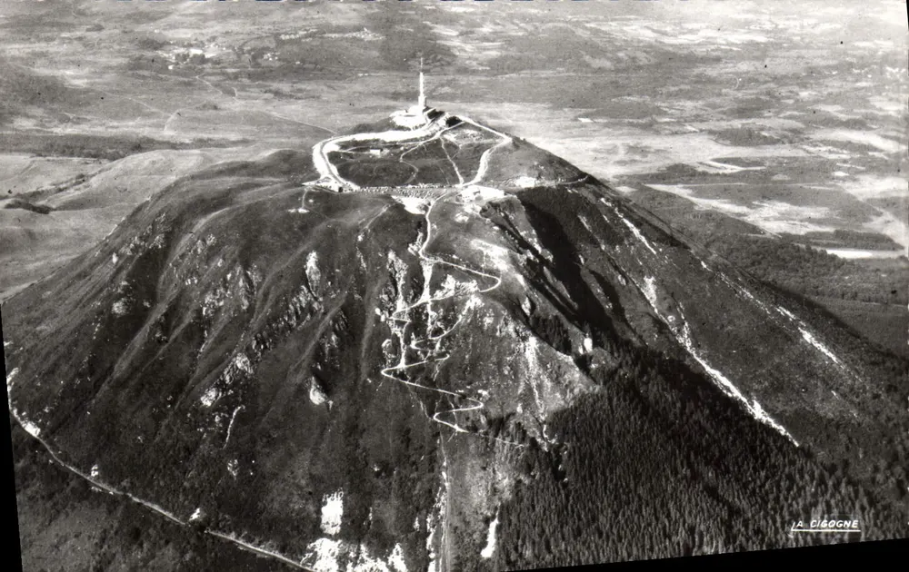 Le Puy-de-Dôme — vista aérea — A Cigogne - Frente