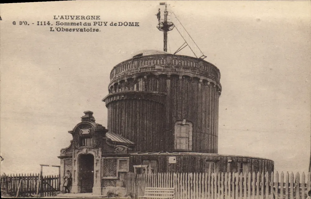 Auvergne - Gipfel des Puy de Dôme - Das Observatorium - Vorderseite
