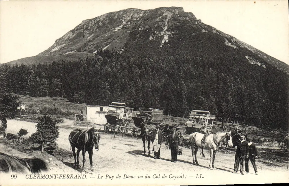 Der Puy de Dôme vom Col de Ceyssat aus gesehen — Clermont-Ferrand — LL - Vorderseite
