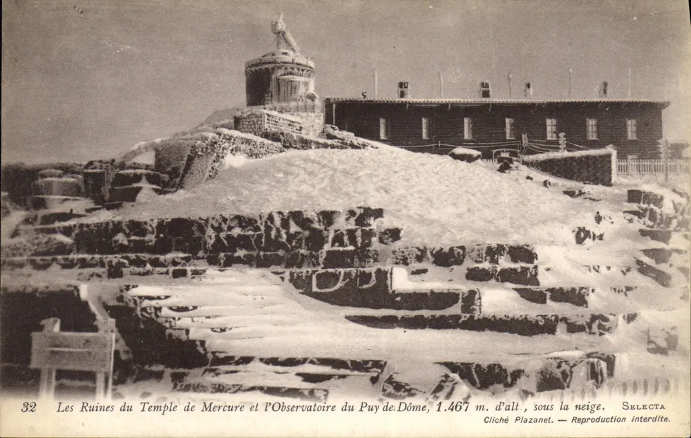 Die Ruinen des Tempels Merkur und das Observatorium des Puy de Dôme, 1.467 m. Höhe, unter Schnee — Cliché Plazanet — Selecta - Vorderseite