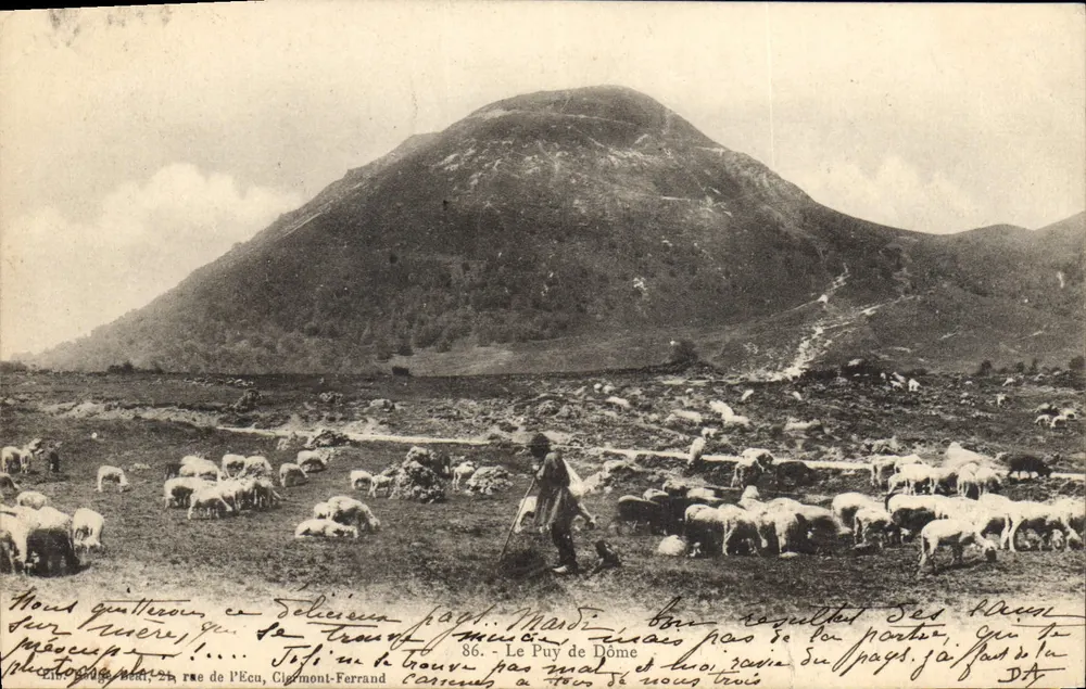Le Puy de Dôme — vista pastoril com pastor e rebanho — Editor: Léon Gridez, rua do Escudo, Clermont-Ferrand, n°86 - Frente