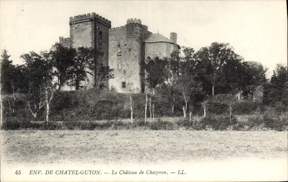 O Castelo de Chazeron — Env. de Châtel-Guyon — LL. — N° 45 - Frente