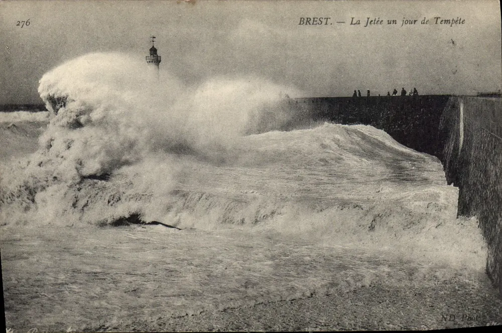 Brest — A Ponte em um Dia de Tempestade — ND. Fot. - Frente