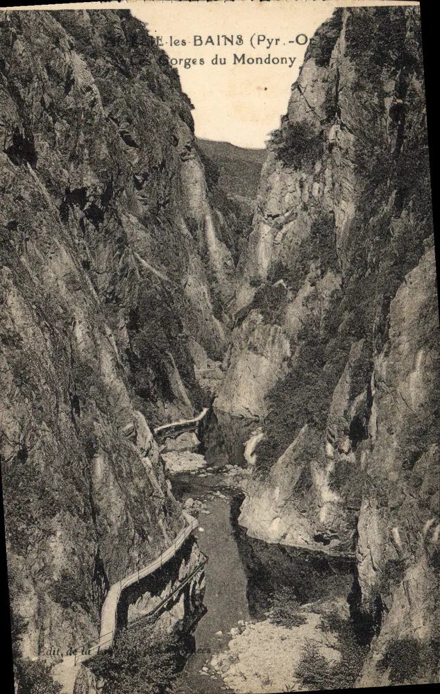 Gorges du Mondony (Pyrénées-Orientales) — Ansicht des Canyons mit Weg und Brücke — Verlag der Post - Vorderseite