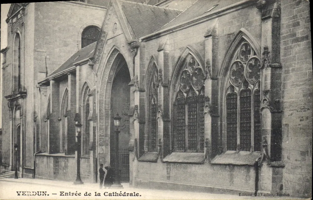 Verdun — Wejście do Katedry — Wydawnictwo De Vacher, Verdun - Awers