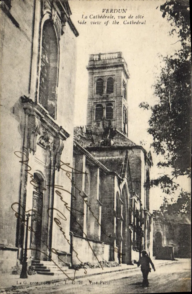 Verdun — Vista lateral da Catedral — L.C.H. Visé Paris - Frente