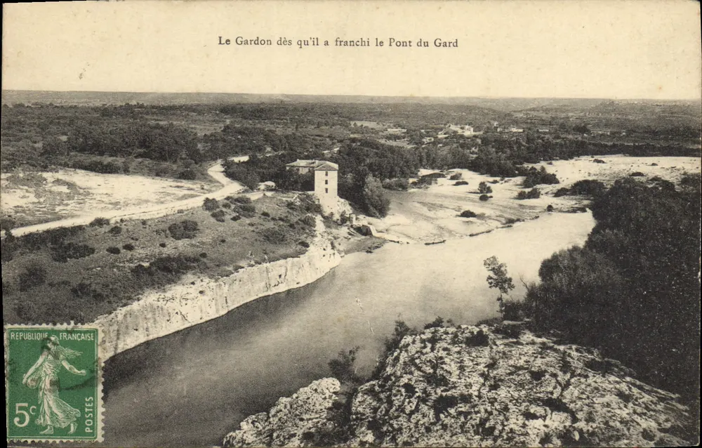Der Gardon, nachdem er den Pont du Gard passiert hat — Panoramablick — unbekannter Verlag - Vorderseite