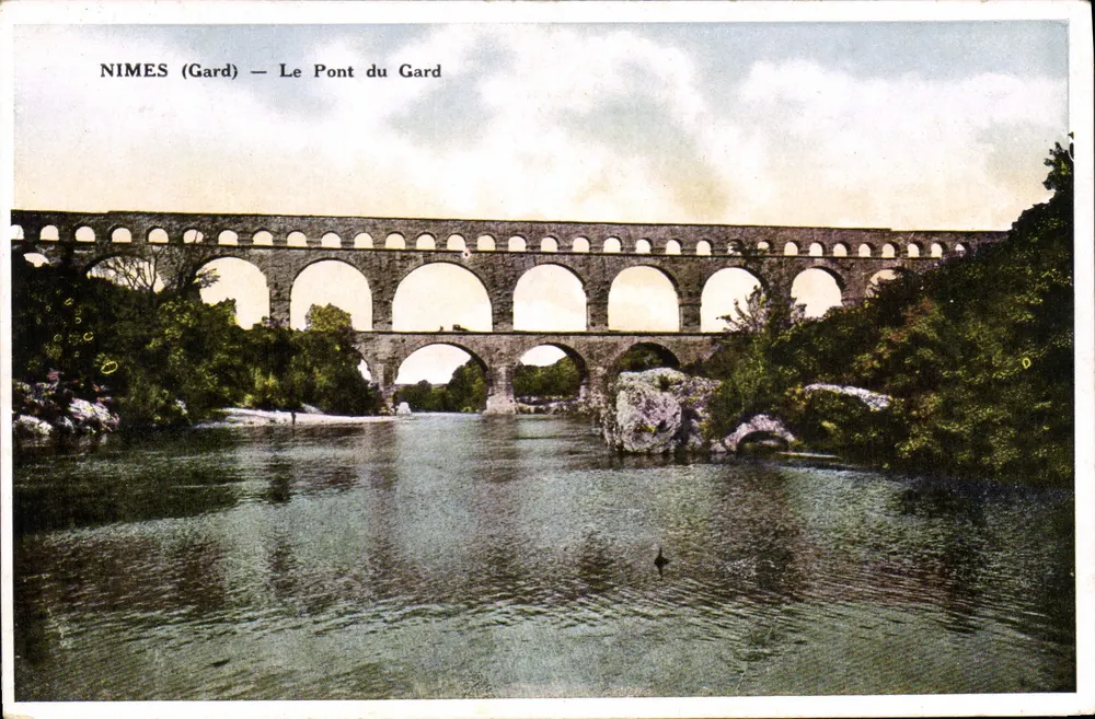 NIMES (Gard) — O Ponte do Gard - Frente