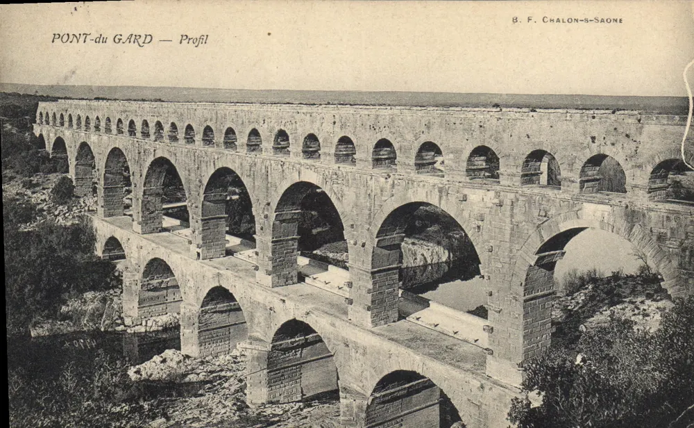Pont-du-Gard — Perfil — B. F. Chalon-saône - Frente