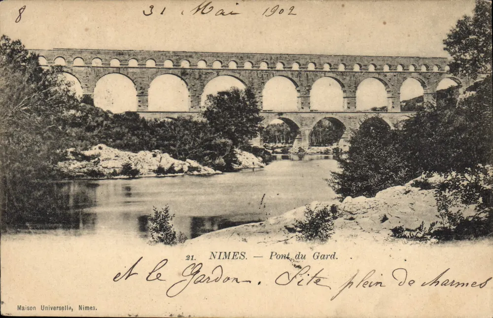 Nîmes — Pont du Gard — Local encantador — Maison Universelle, Nîmes - Frente