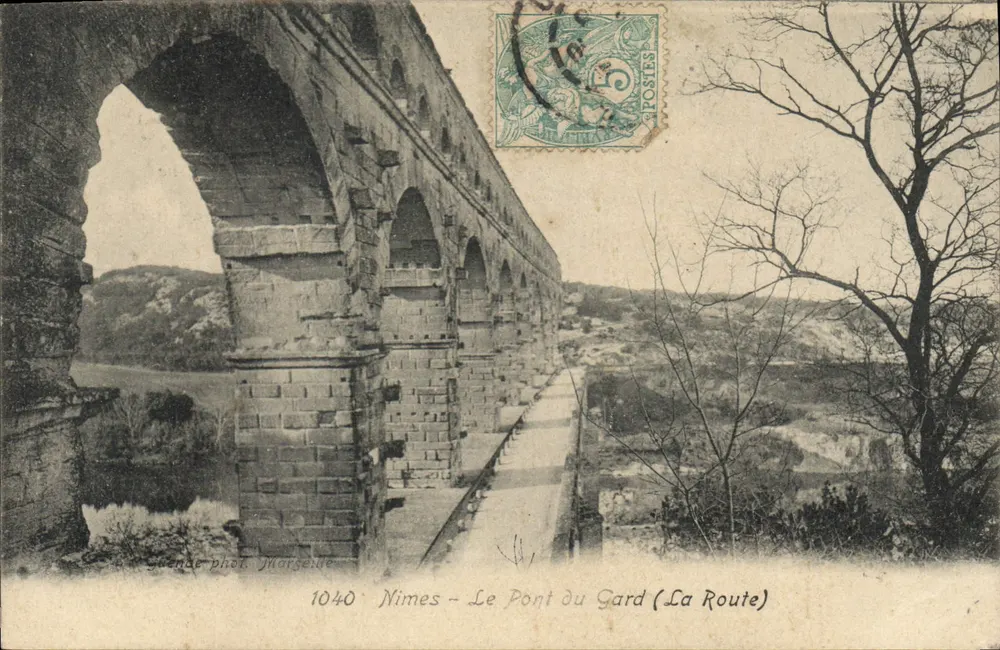 Nîmes - O Pont du Gard (A Estrada) — editor J. Jourde fot. Marselha, n° de série 1040 - Frente