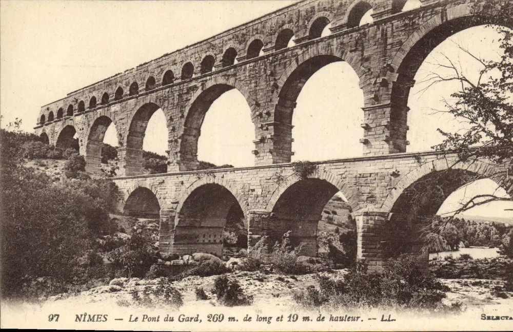 Nîmes — O Pont du Gard, 269 m. de comprimento e 19 m. de altura — Selecta - Frente