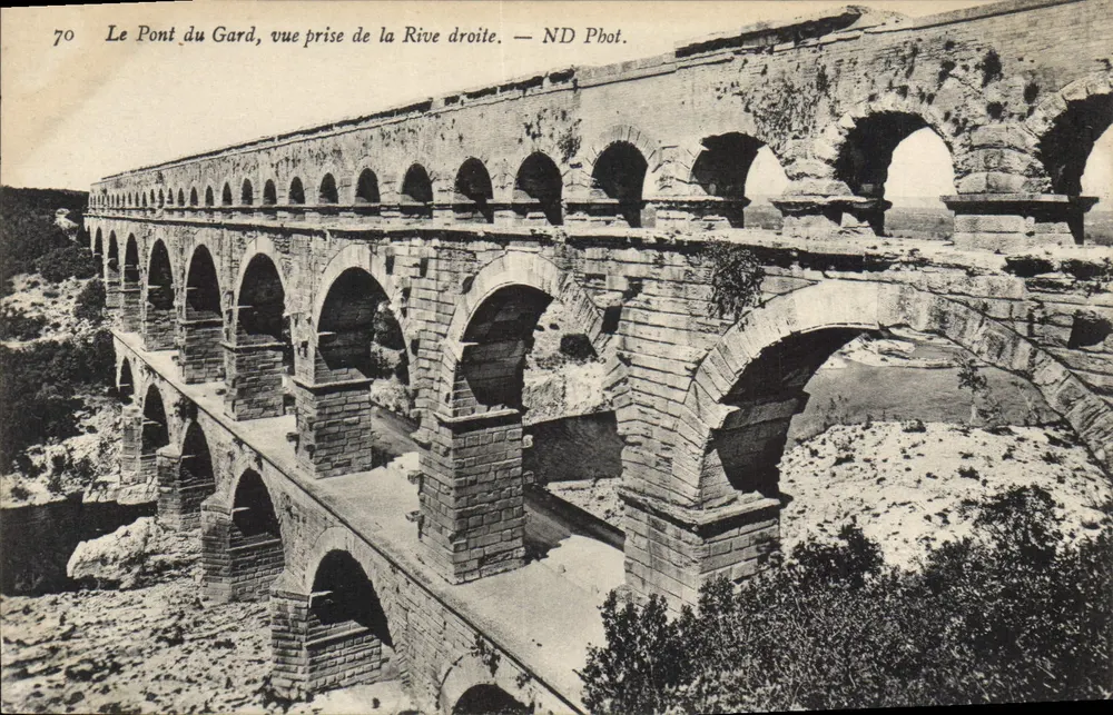 Der Pont du Gard, Ansicht vom rechten Ufer — ND Phot. - Vorderseite