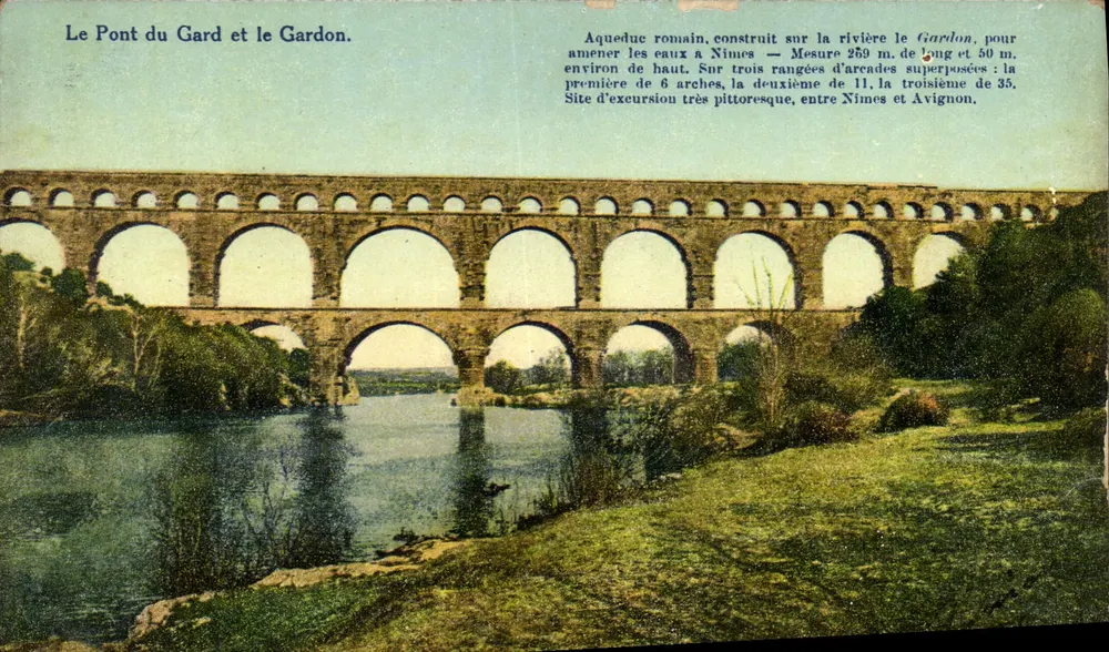 O Pont du Gard e o Gardon — Aqueduto romano — Editor não visível - Frente