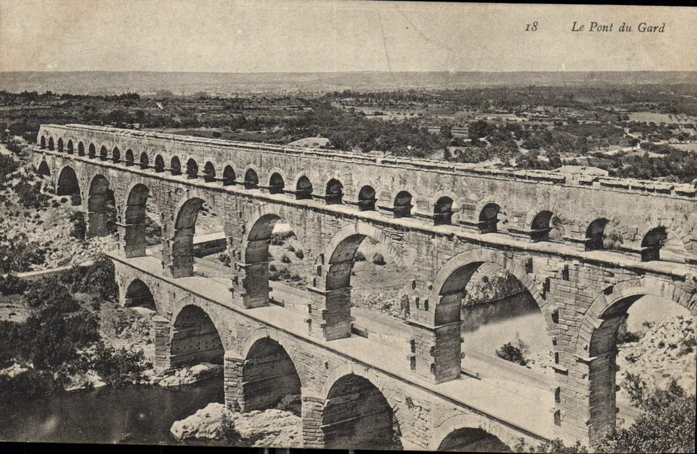 O Pont du Gard — vista aérea — editor desconhecido, n° 18 - Frente