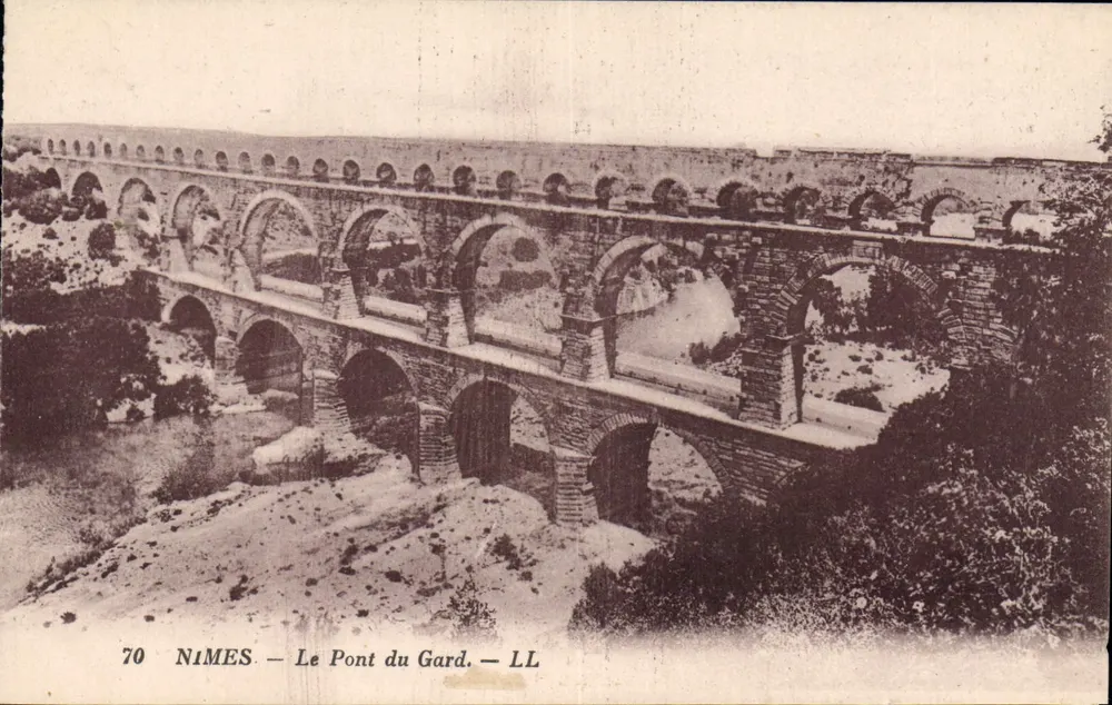 Nîmes — Le Pont du Gard — LL - Frente