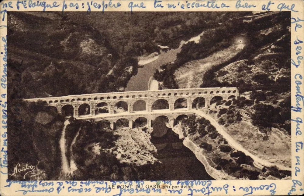 O Pont du Gard — capturado por avião — editor Nanto - Frente