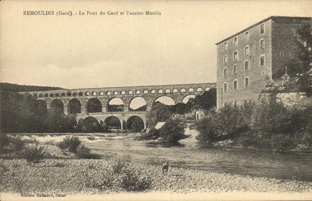 Remoulins (Gard) — Ansicht des Pont du Gard und des alten Mühlen — Édition Balazard, Bazar - Vorderseite