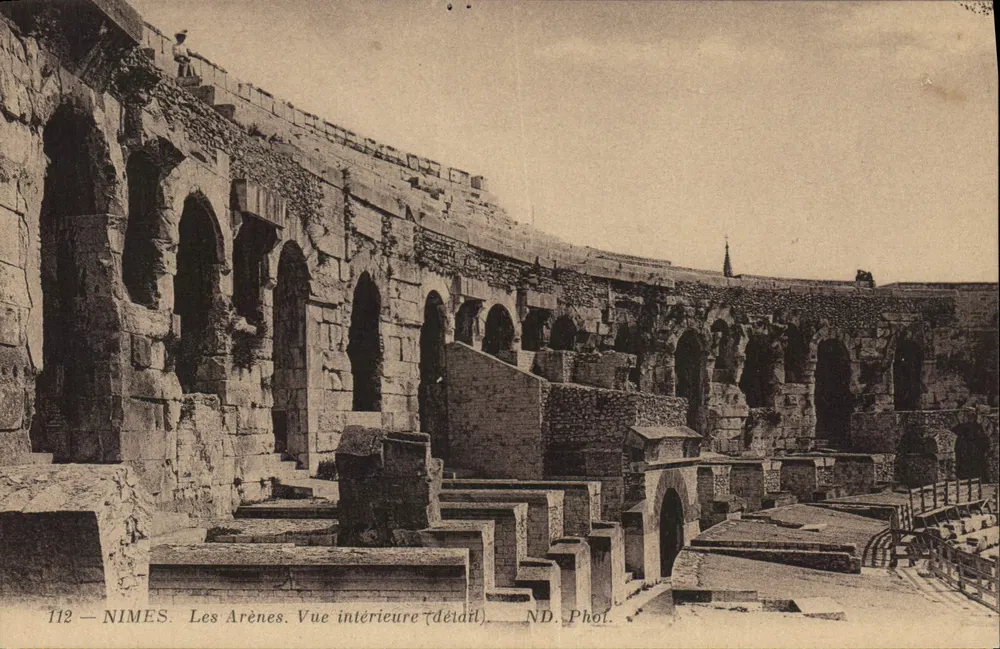 Nîmes — As Arenas. Vista interna (detalhe) — ND. Fot. n°112 - Frente