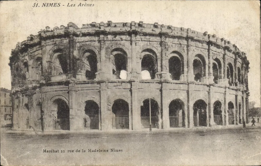 Nîmes - Les Arènes — vista do Coliseu — Marchat, 21 rue de la Madeleine - Frente