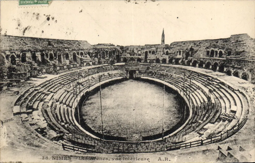 Nîmes — Les Arènes, vista interior — A.R. - Frente