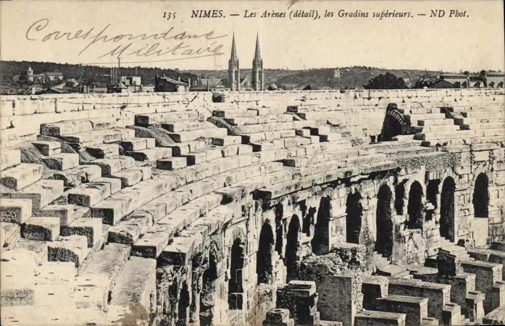 Nîmes — Ansicht der Arenen (Detail), die oberen Gradins — ND Fotografie - Vorderseite