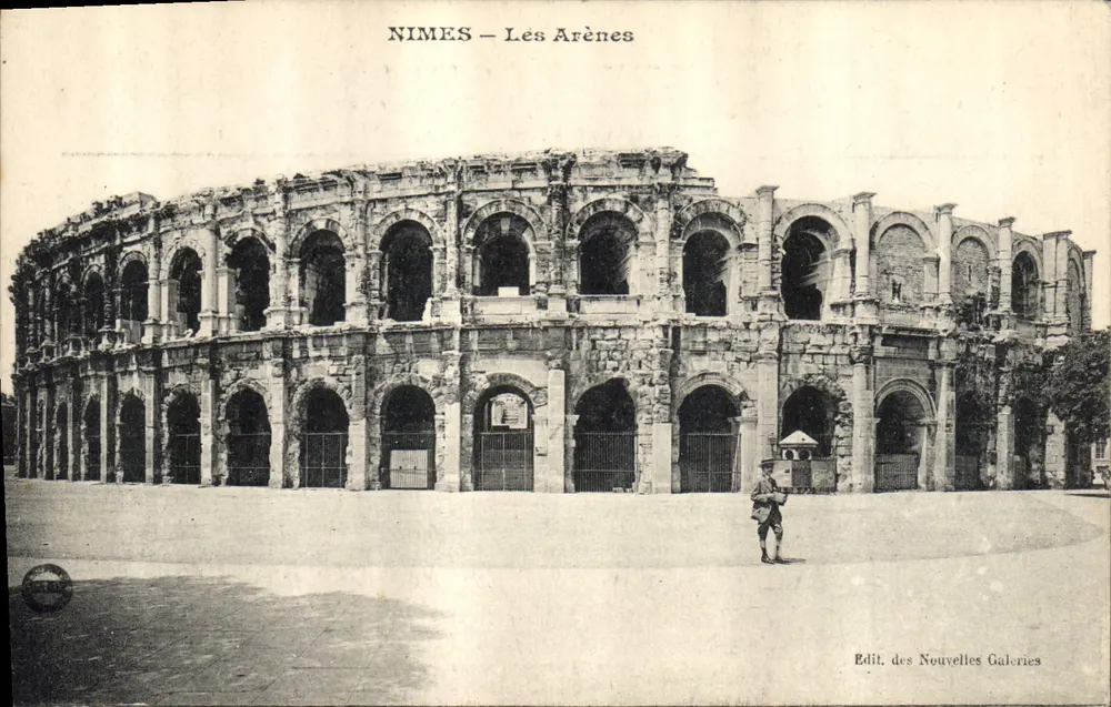 NIMES — As Arênes — Edit. das Nouvelles Galeries - Frente