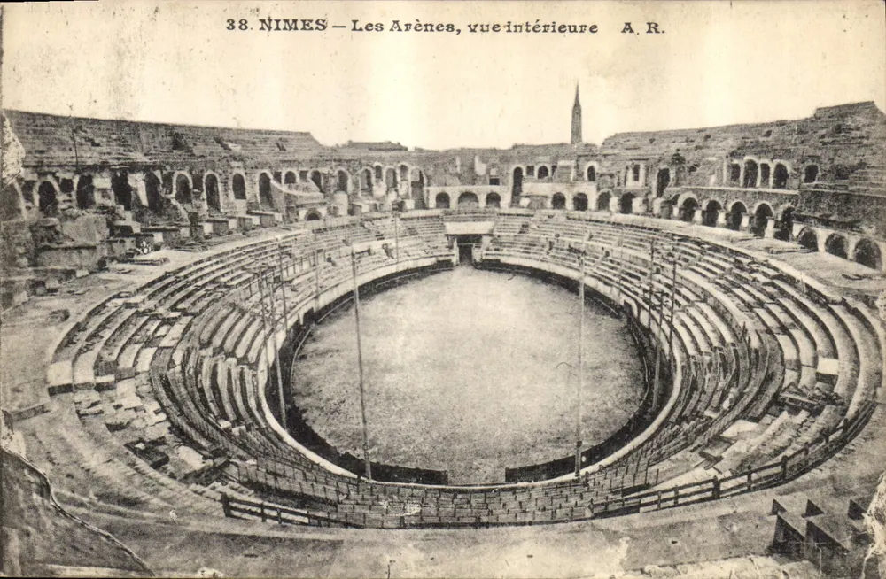 Nîmes — As Arênes, vista interior — A.R. n°38 - Frente